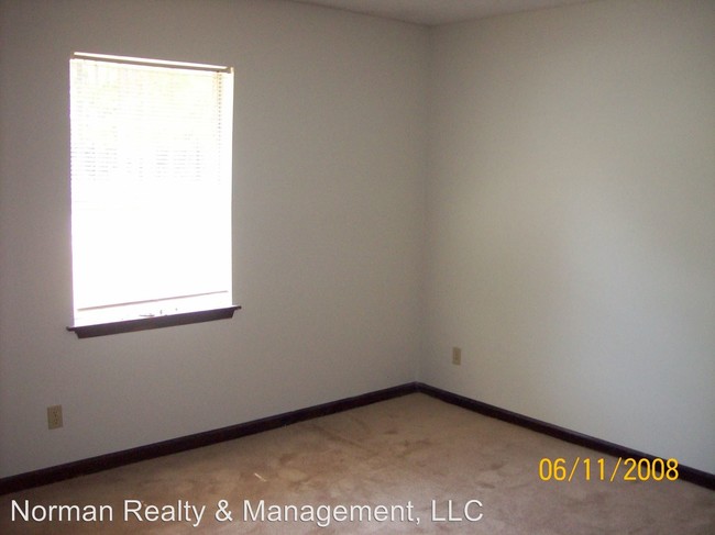 Building Photo - 951-975 Live Oak Dr