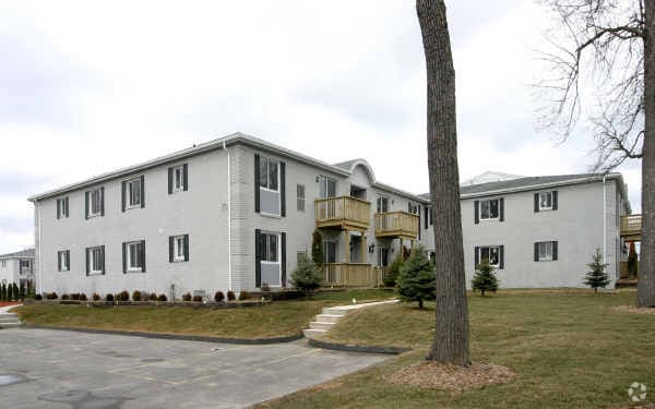 Building Photo - Pinewood Condominiums