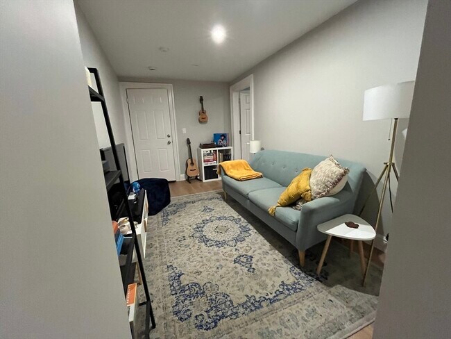 Foto del edificio - 45 Bay State Rd