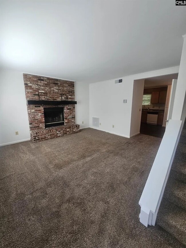 Building Photo - 601 Picadilly Sq