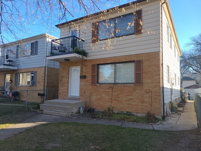 Building Photo - 642 S 66th St