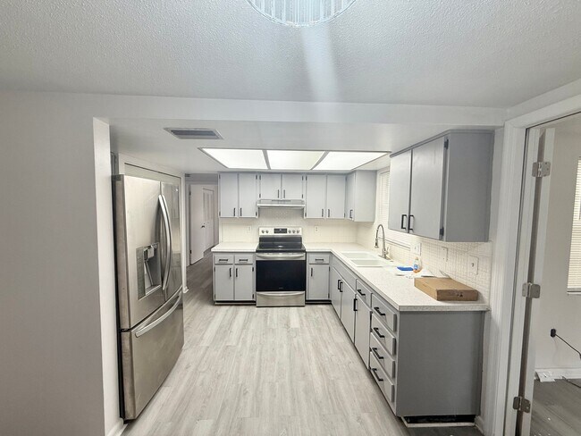 Building Photo - 7535 Betula Dr