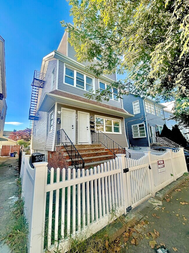 Building Photo - 205 N 16th St