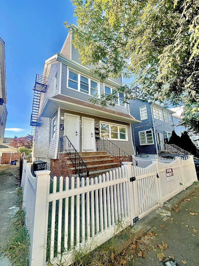 Building Photo - 205 N 16th St