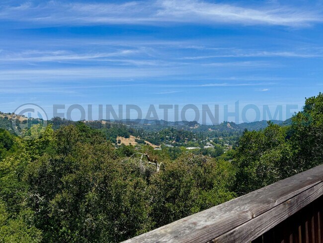 Foto del edificio - Mountain View Retreat in the Heart of Fairfax- 3BD/1BA Home with Expansive Deck- FOUNDATION