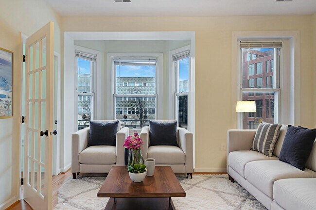 Building Photo - 650 D St SE