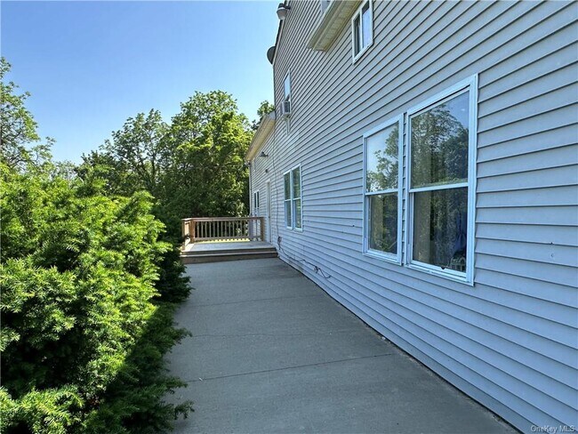 Building Photo - 1399 US-44