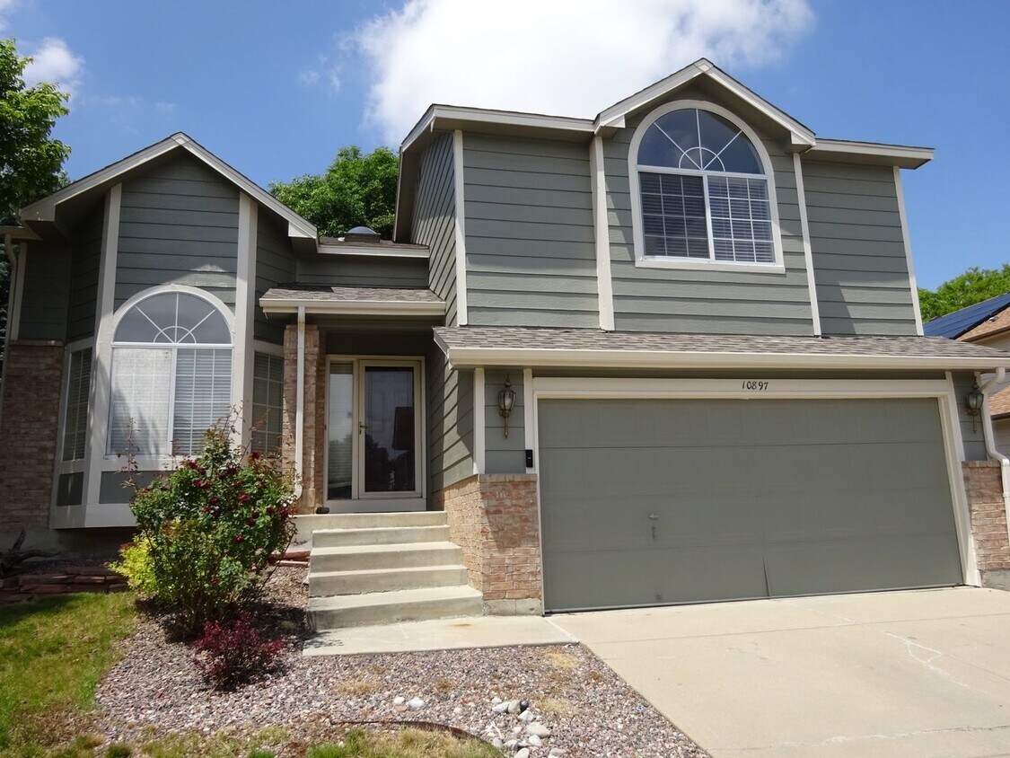 Foto principal - 3 Bdr, 2½ Bath, 2 Car, 4 Level w/Basement