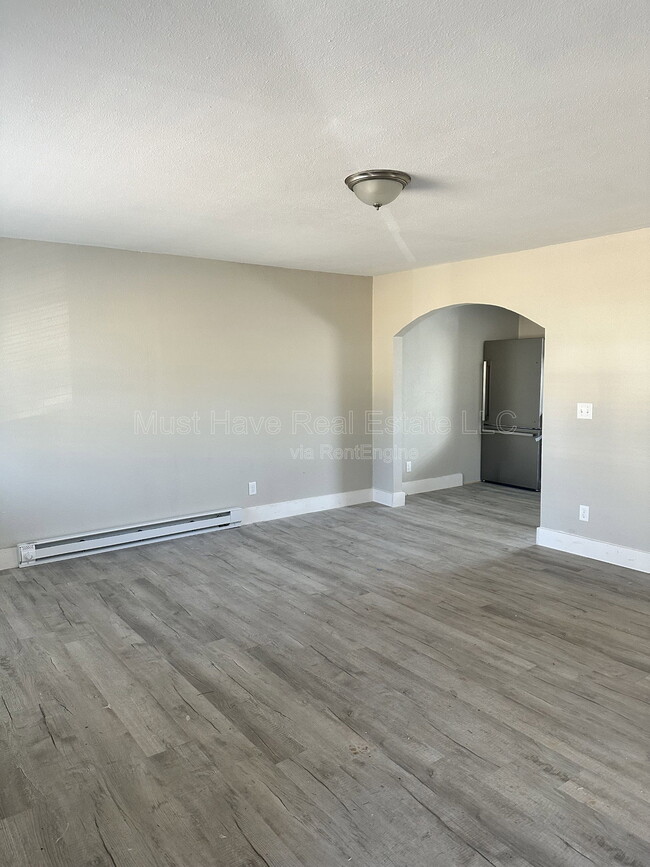 Building Photo - 347 4th St SE