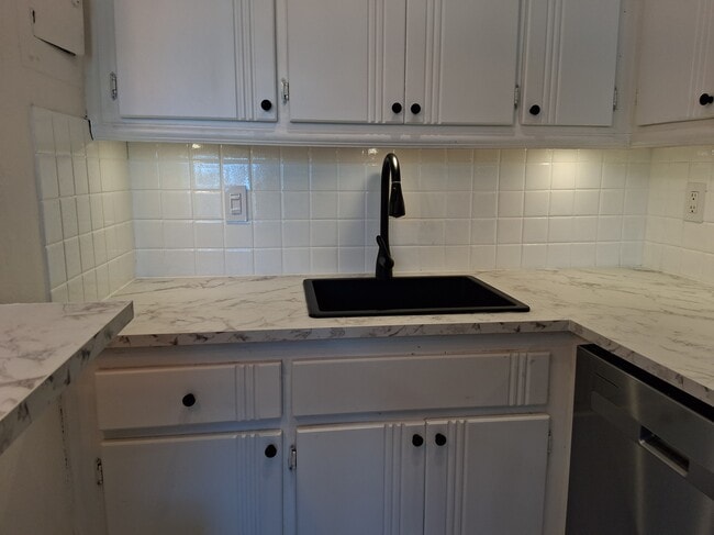 Photo - 1100 NE 9th Ave Apartment