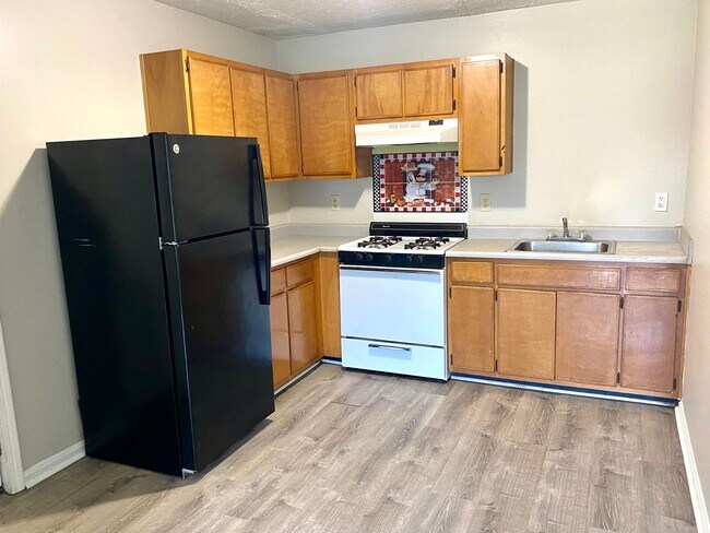 Foto del edificio - Remodeled 3 bedroom apartment in Portland - Section 8 accepted