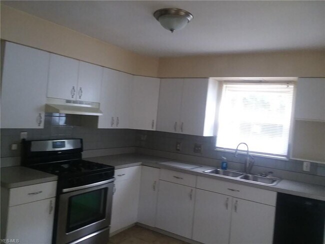 Foto del edificio - 10813 W Pleasant Valley Rd