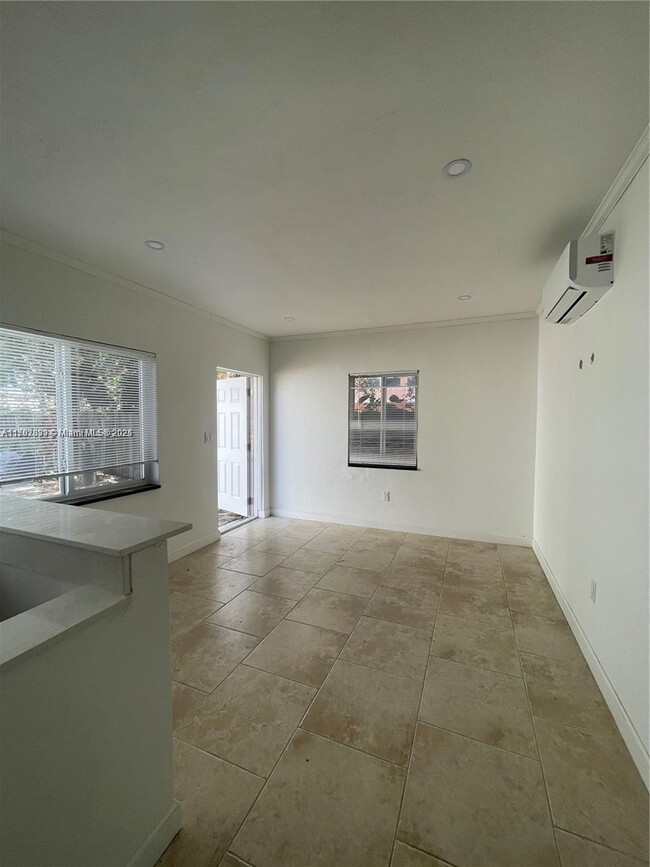 Building Photo - 572 NE 67th St