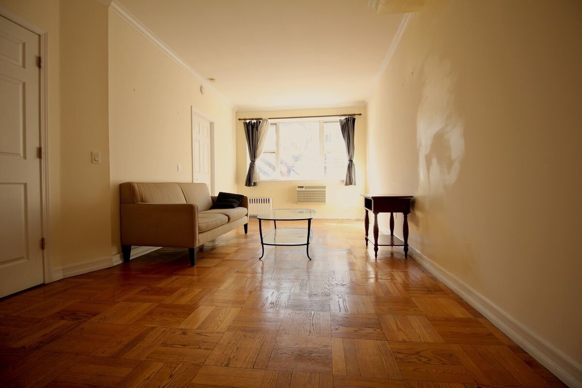 Primary Photo - 335 E 53rd St