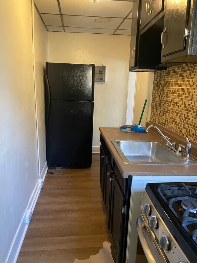 Cocina de 1 dormitorio - 5510 Gwynn Oak Ave