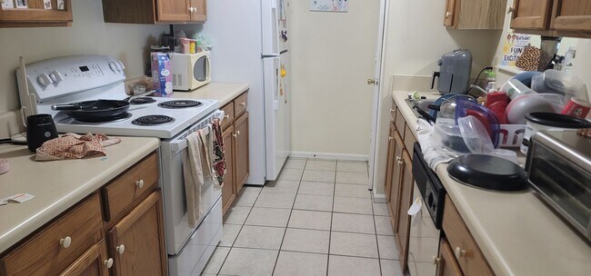 Foto del edificio - CLOSE TO CAMPUS 3/3 w/ Washer/Dryer, Stainless Appliances, Lawn Maintenance Included, & More! $19...