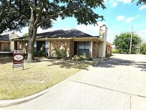 Building Photo - 5715 Cancun Dr