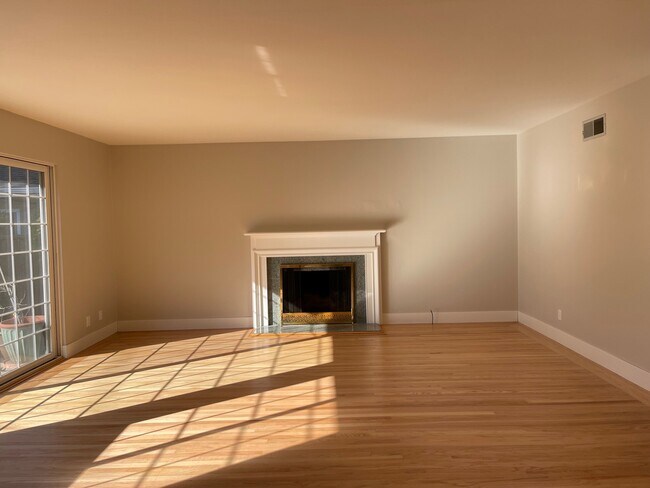 Building Photo - 749 Grape Ave