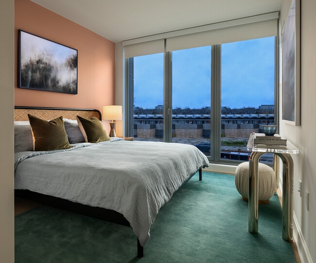 Interior Photo - 10K