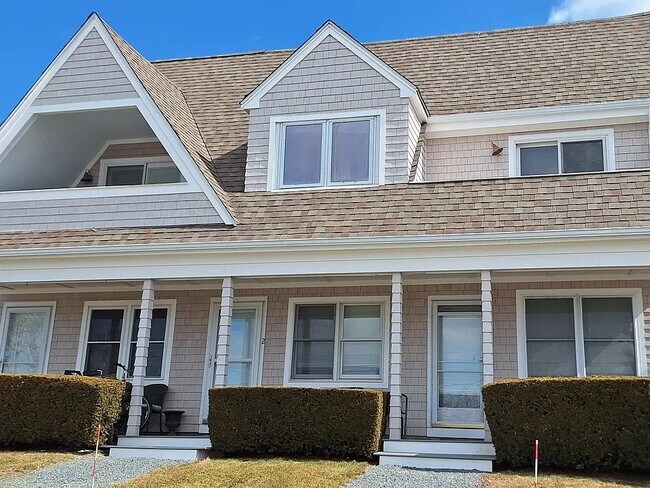 Building Photo - 152 Tuckerman Ave