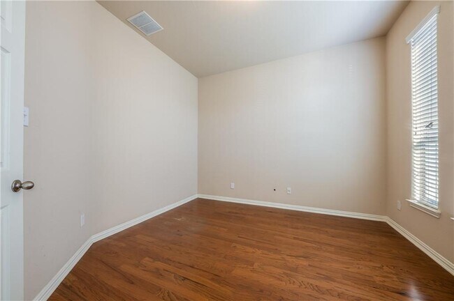 Foto del edificio - 2005 Santa barbara Ct