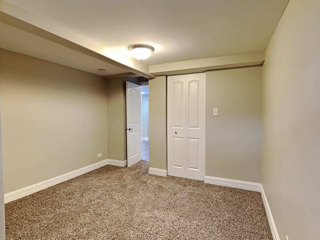 Foto del edificio - 9121 Mayfield Ave