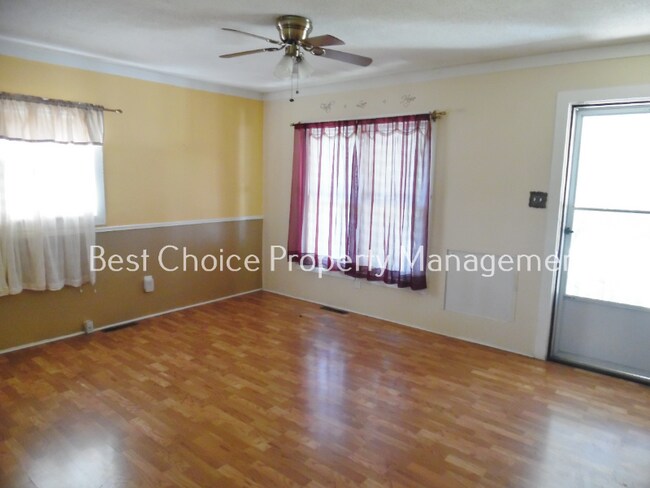 Foto del edificio - 559 Jamison Rd