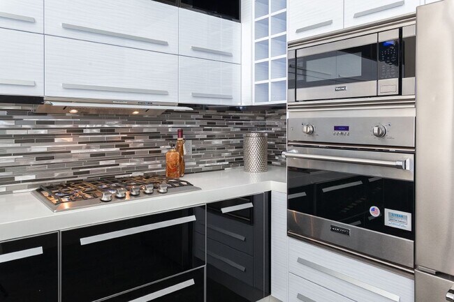 Building Photo - 1217 Horn Ave