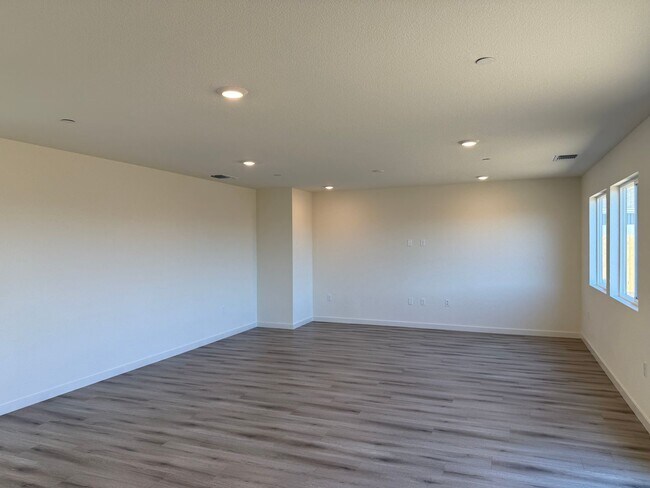 Foto del edificio - 2025 New Build! 5 bed 3 bath
