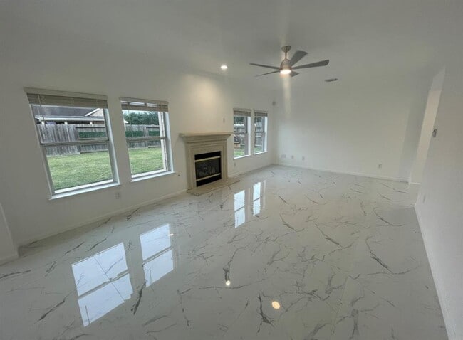 Building Photo - 556 Cedar Fork Dr