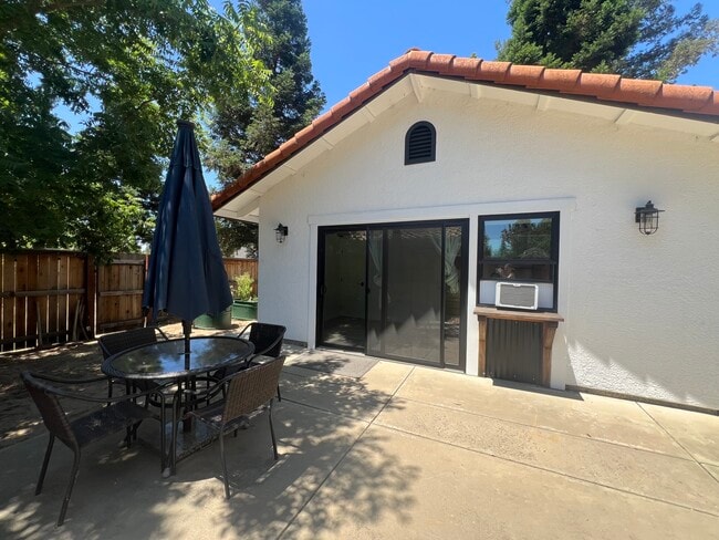 Building Photo - 416 Crow Canyon Dr
