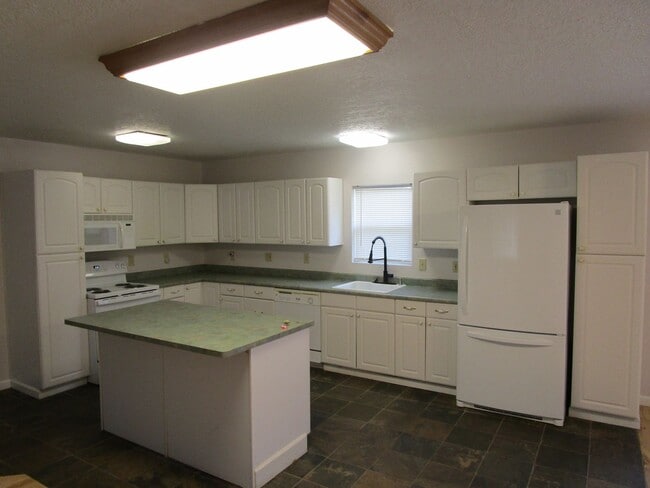 Building Photo - House on Lower Side of Juniper Canyon with...
