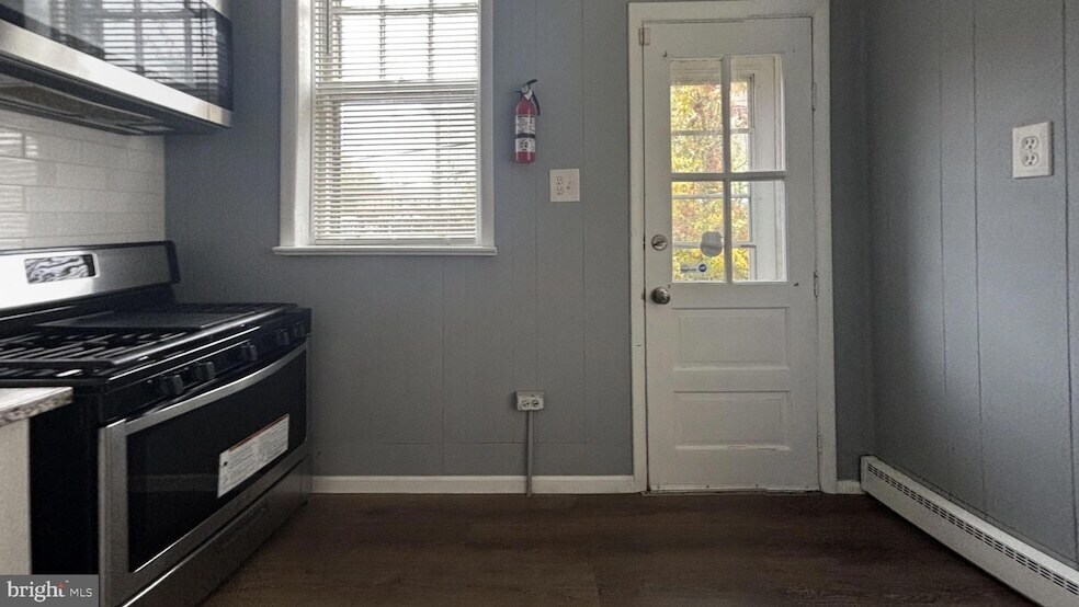 Foto principal - 834 McDowell Ave