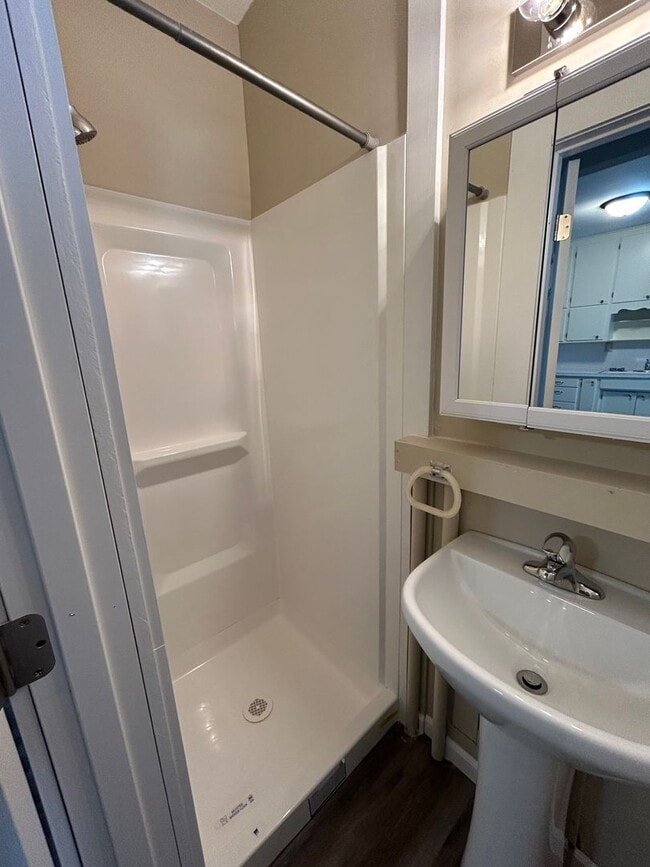 Building Photo - 1 Bedroom 1 Bath Apartment