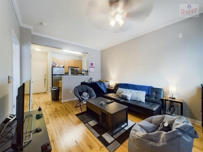 Building Photo - 2502 Leon St