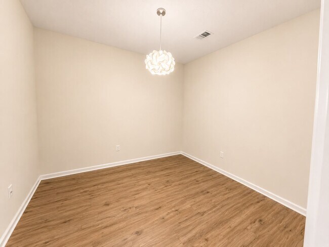 Foto del edificio - 2704 Bradford Commons Dr