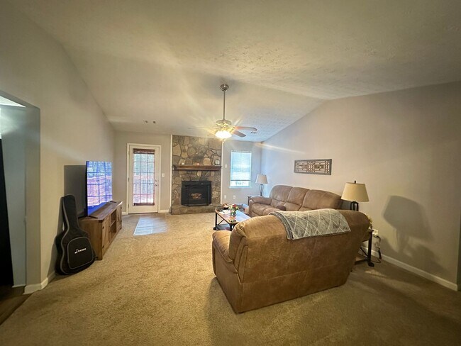 Building Photo - 3 Bedrooms 2 baths in McDonough