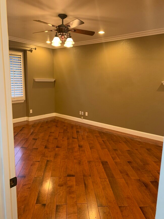 Building Photo - 1009 Miraflores Dr