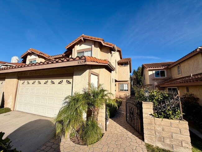 Building Photo - Beautifully updated 3 bedroom 2.5 bath home in Agoura Hills