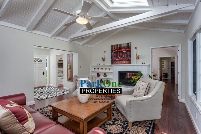 Building Photo - Amazing Moraga Home with incredible lot!