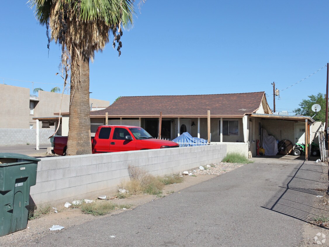 Building Photo - 1802 W Vogel Ave