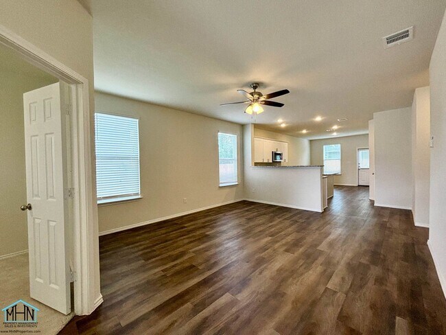Building Photo - Gorgeous 3 bed/2 bath home, located just m...