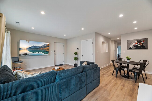 Foto del edificio - 2337 W Touhy Ave