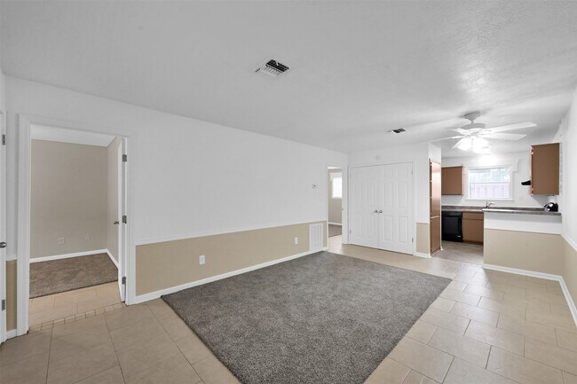 Foto del edificio - 14949 Hwy 105 W