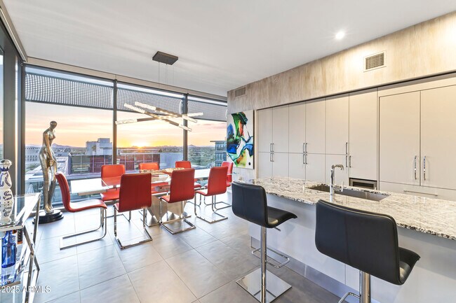 Foto del edificio - 7180 E Kierland Blvd