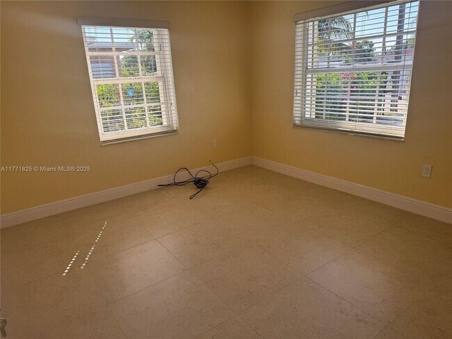 Foto del edificio - 421 NW 148th St