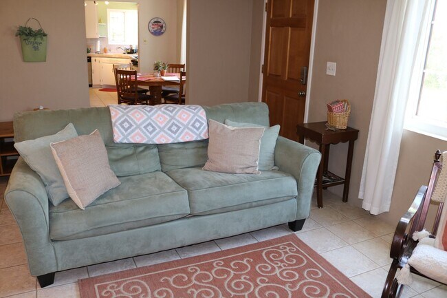 Building Photo - Two bedroom one bath fully furnished locat...