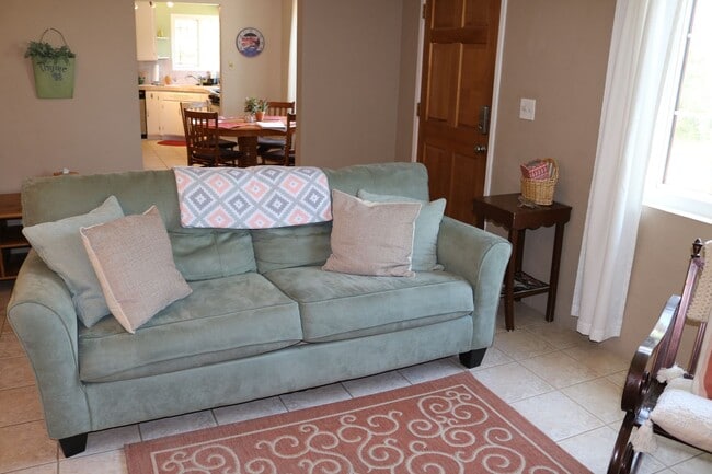 Building Photo - Two bedroom one bath fully furnished located in central Tucson!