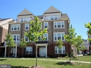 Building Photo - 42581 SUNSET Sq