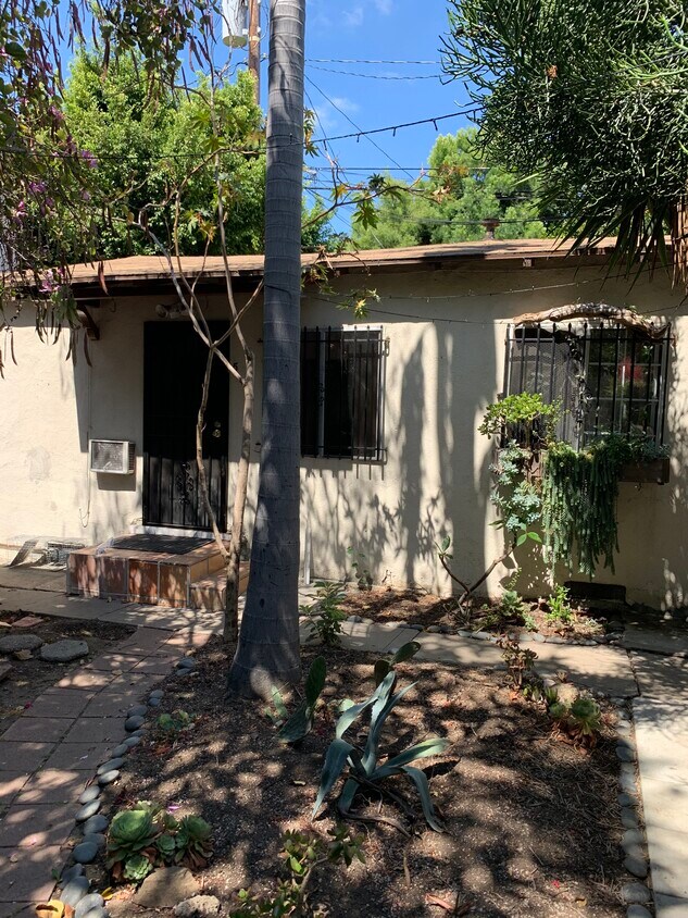 Foto principal - 1145 N Formosa Ave
